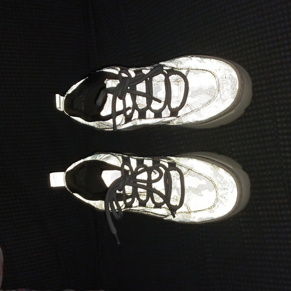 Platform Sneaker - Picture 3 of 6